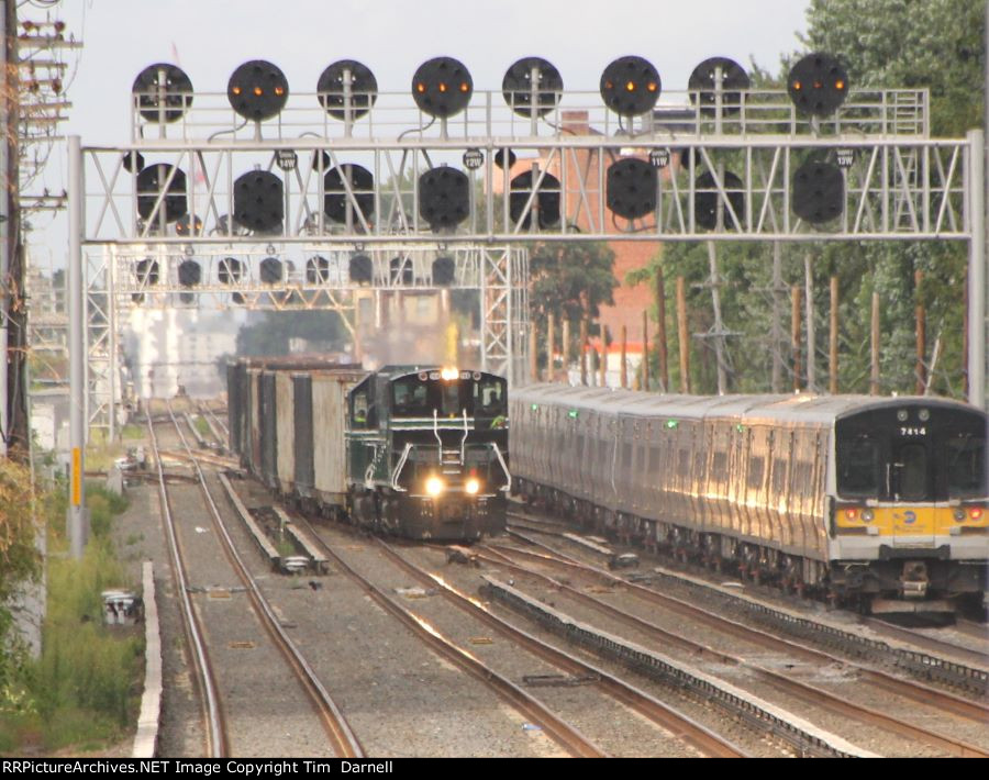 NYA 159 on RS40 crossing over at Queens